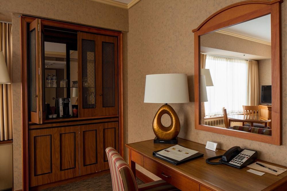 The Hotel Captain Cook Anchorage Exterior photo